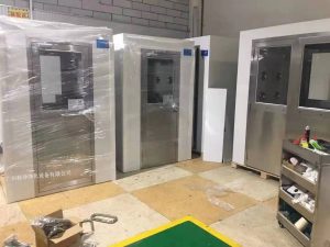 風淋室是操作人員進入潔凈室時使用的人身凈化裝置。